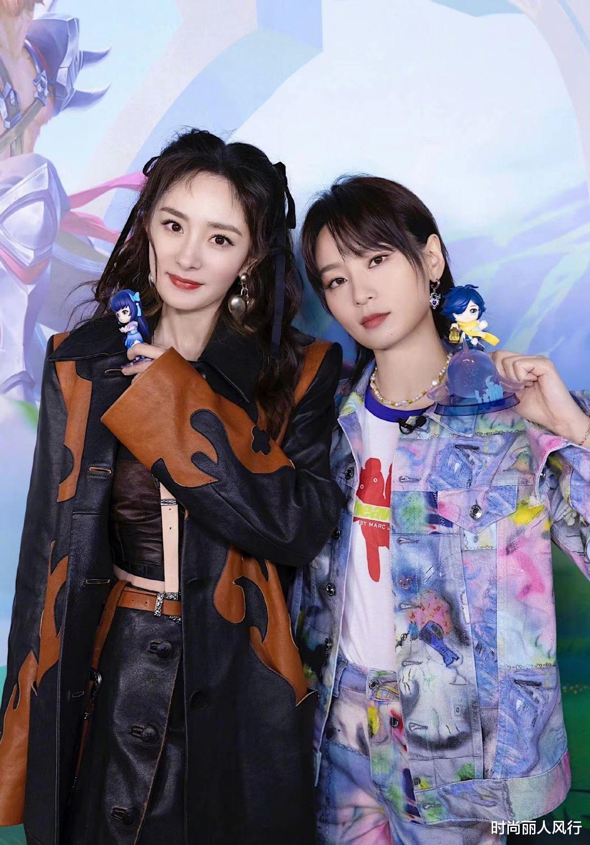 杨幂 杨幂最新造型太显胖!穿超大码皮衣戴金耳环,翻车亮相还没脖子