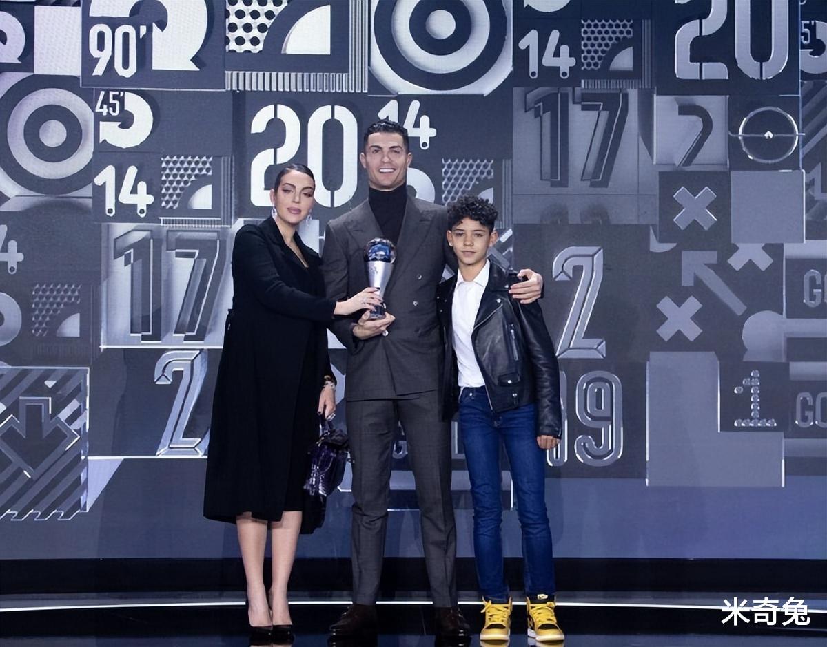 C罗|C罗最在意的：不是第7个金球！原本17人的大家庭有了个缺口