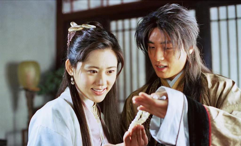 秋瓷炫|秋瓷炫:劝父母离婚,被骗拍摄不雅写真,39岁高龄生子险些丧命