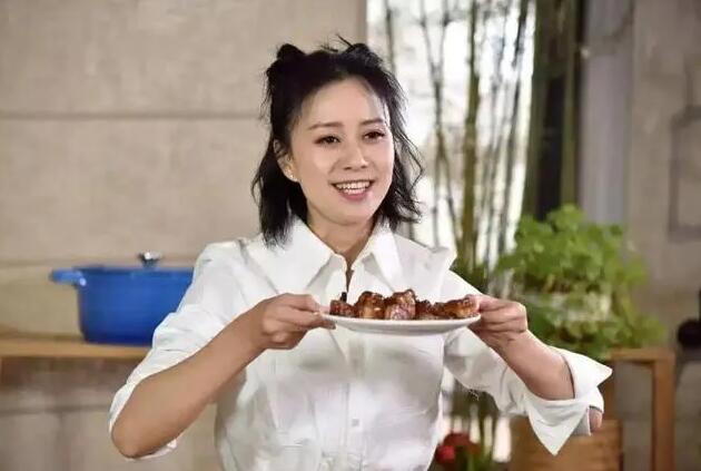 倪虹洁|当红女星倪虹洁：心疼开小卖店的文盲妈妈，44岁的她情感状况怎样