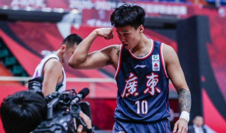 盖帽|深夜23点！广东男篮宣布一坏消息，球迷担心事情来了，杜锋没瞒住
