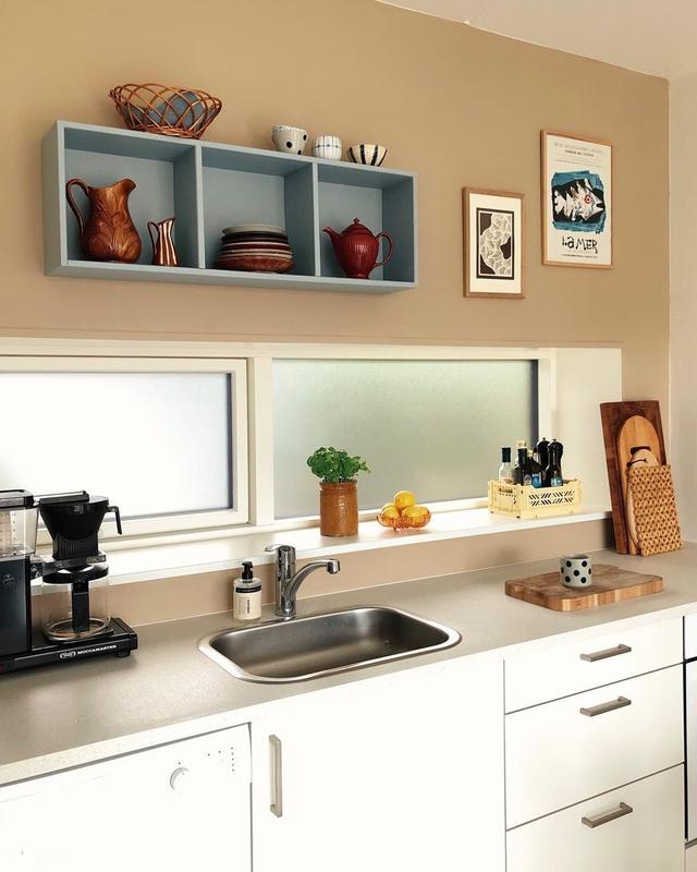 温暖的北欧风居所,空间有阳光,墙上有风景,随意中又不失温暖