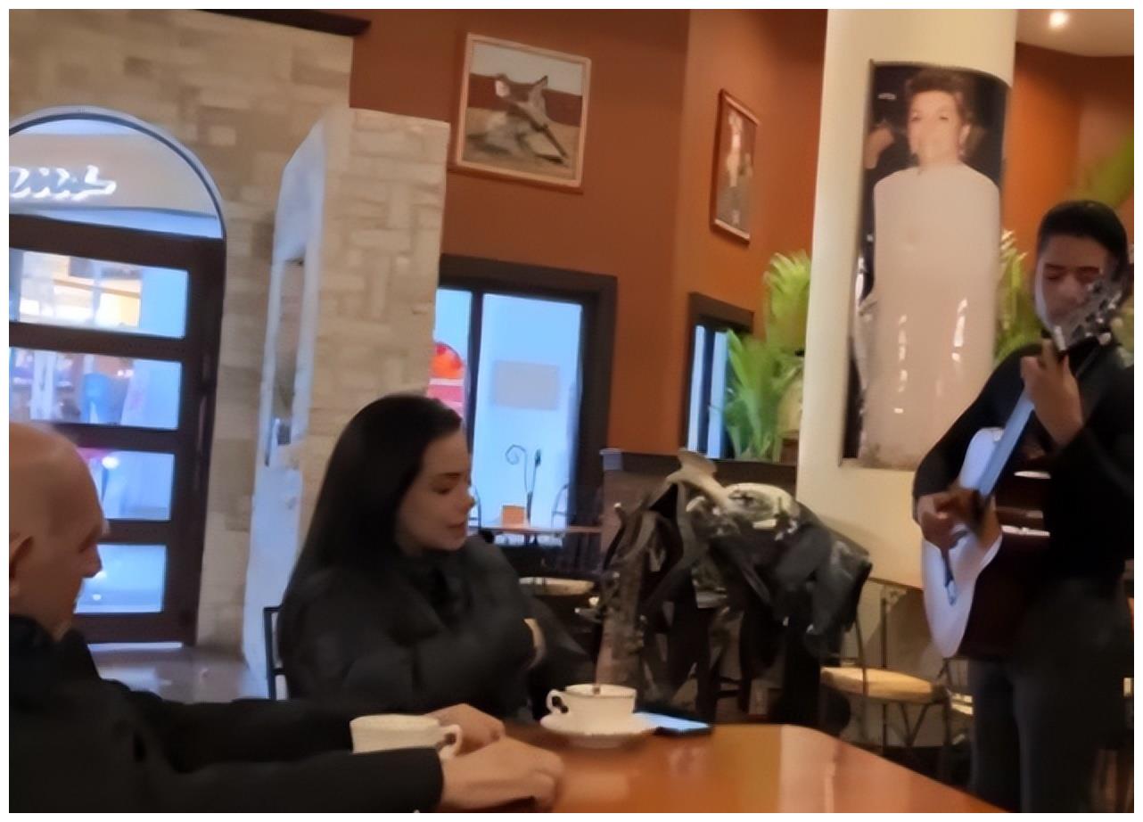 律师|21岁女歌手Lydia遭枪击去世，凶手是她的丈夫，比她大58岁