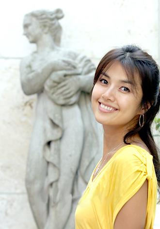 申爱罗|申爱罗变博主介绍韩国美食 52岁被车仁表充成小公主 年轻外貌惊艳