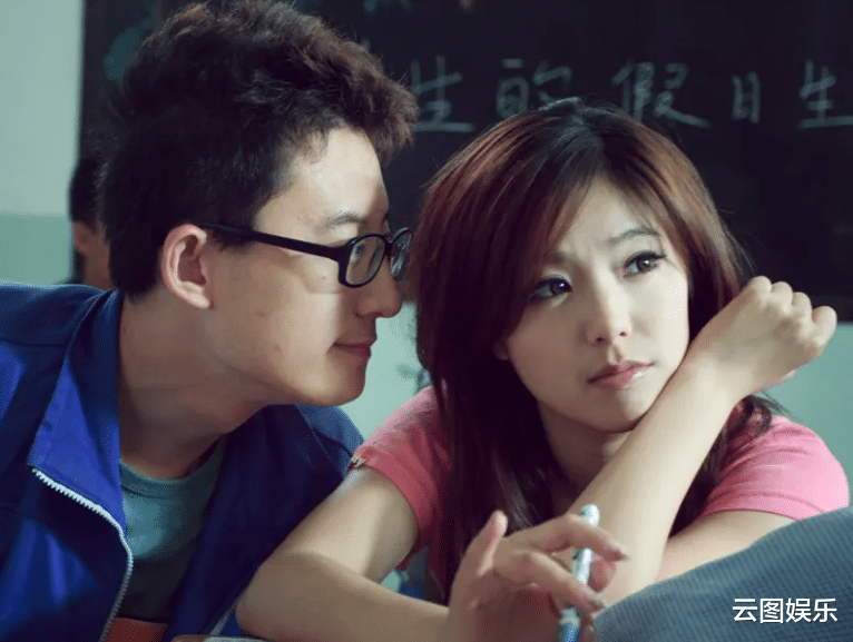 赵奕欢|34岁赵奕欢健身房撸铁，穿背心大秀完美身材，举80斤杠铃太轻松