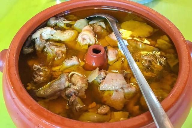 江苏省|江苏小伙去云南旅游，点了四道菜，结账时不敢相信，老板：没坑人