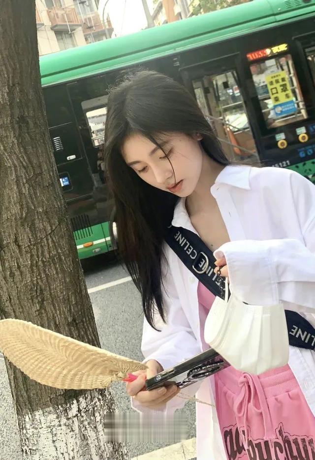 面粉 剪个刘海换了个人?球球Tony老师别再祸害美女了