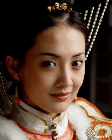 牛莉|动脸成瘾，夸张消瘦，演戏也挤眉弄眼，牛莉这几年怎么了？