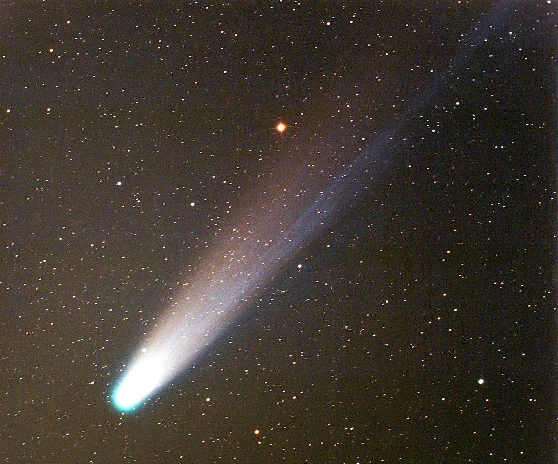 直径60公里,太阳系内的大型彗星正在分裂,播撒生命的种子