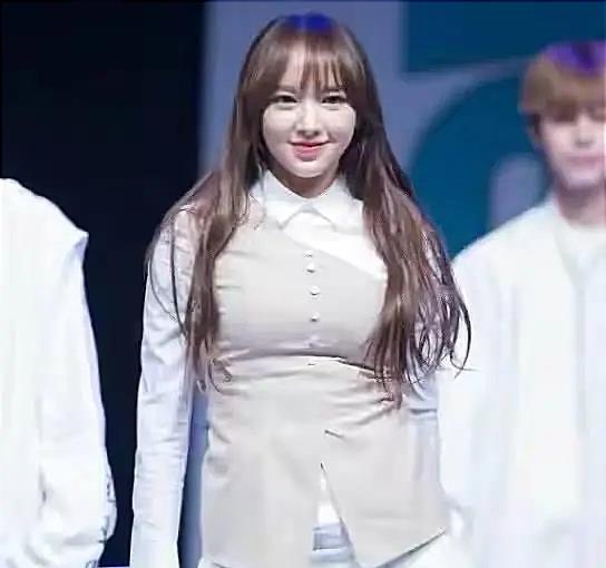 王一博|乐华娱乐旗下四位艺人发胖，王一博吴宣仪包括在内，金子涵很无奈