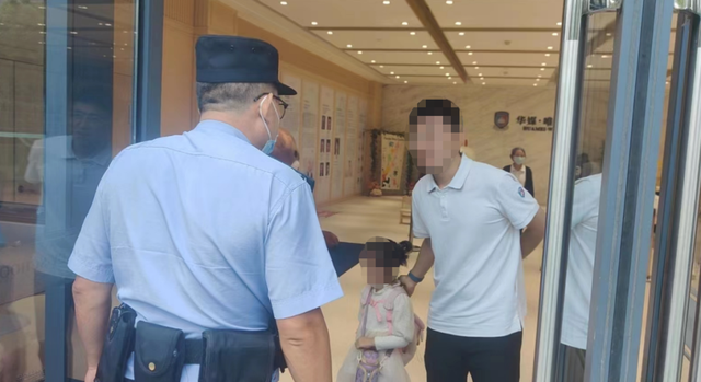 杭州:5岁萌娃被爷爷送错幼儿园,看到警察叔叔开启“实力吐槽”