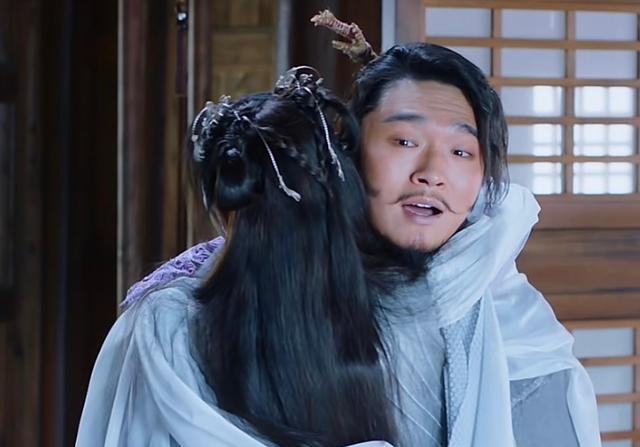 柳岩|柳岩新戏又变美了，剧中主动献吻胖男配，男方发福身材引争议