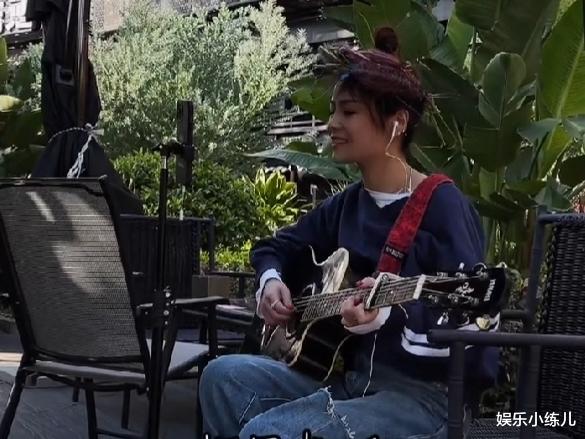 大排档|花姐狂浪为何那么火?从街头歌手到千万网红,她到底经历了什么?