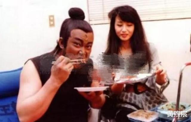 金超群|“包青天”金超群:娶初恋,妻子为他退出娱乐圈,结婚35年无绯闻