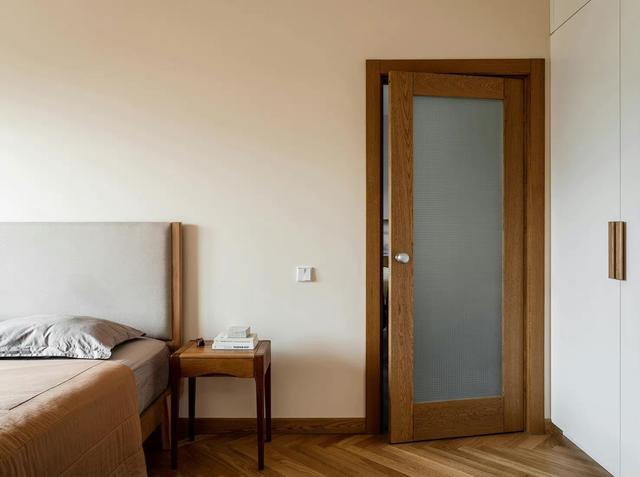 仅55平中古风小户型,深沉墨绿配明亮黄,每一件家具都非常适合