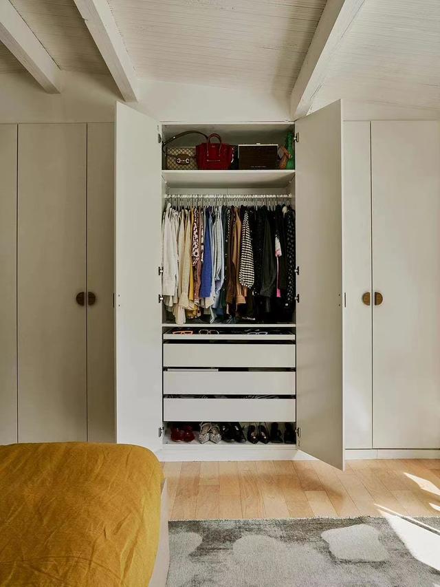 被这位女主家的配色美到,香草色厨房那叫一个精致,感觉太棒了