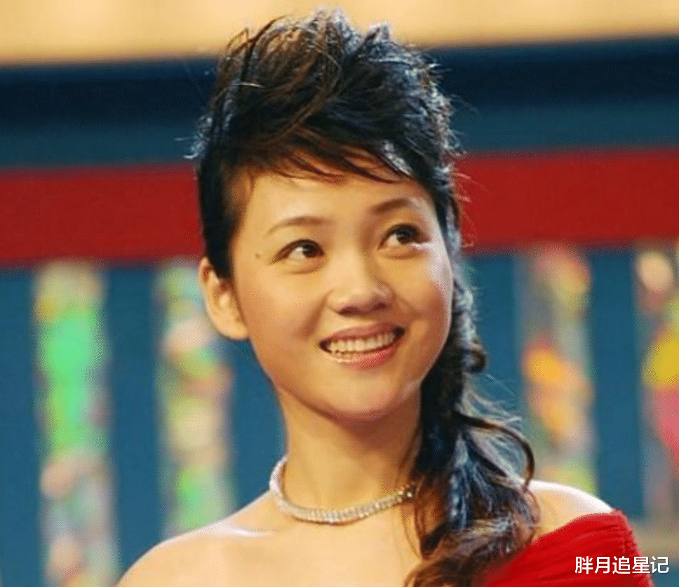 周群|49岁周群的狼狈，曾是安徽台一姐，和郭德纲传绯闻，今月薪仅3000