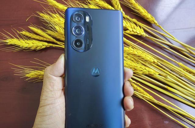 老炮儿|摩托罗拉edgeX40已备货，拿下三个首发，售价依旧两千档