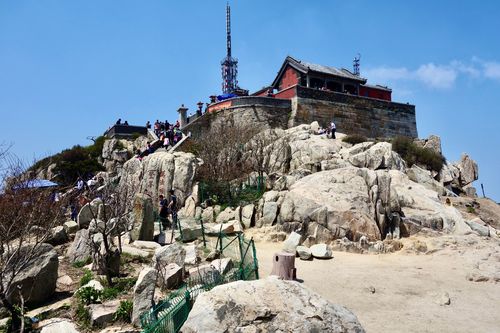 重庆|泰山五岳之首，海拔并不是很高，可为何就成了五岳之中的老大呢？