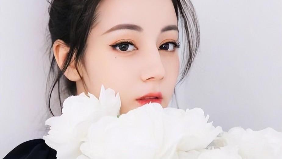 自然堂 7大女神丸子头盘点，刘亦菲惊为天人，钟丽缇一言难尽