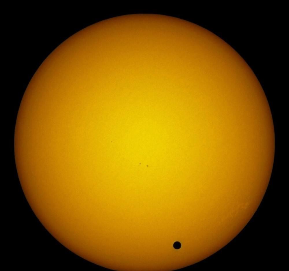 尾迹长达240万千米,天文学家发现,水星正在被太阳缓慢蒸发