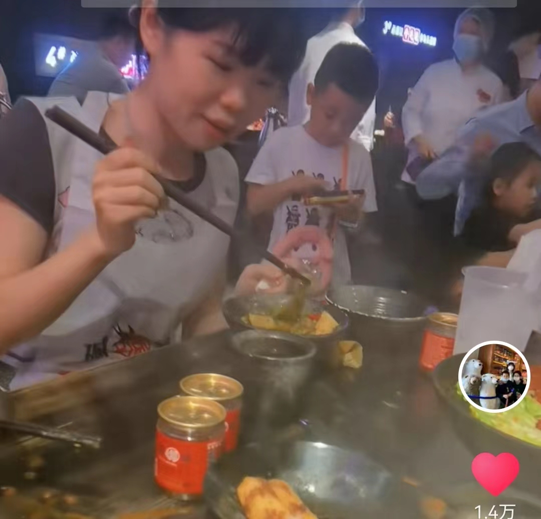 米奇|孙海洋妻子晒外出吃火锅视频，与孙卓孙悦吃香喝辣，小辉辉遭调侃