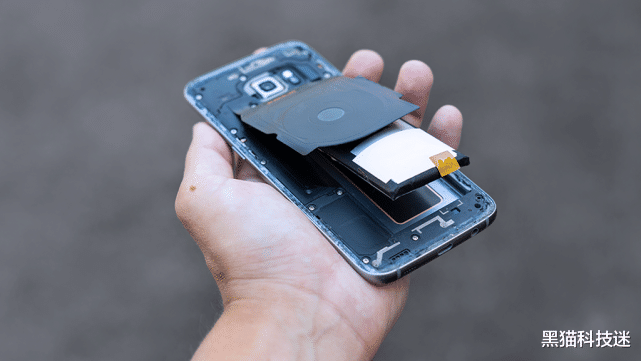 主板|为什么手机厂商集体放弃可拆卸电池？3大原因，看完基本懂了