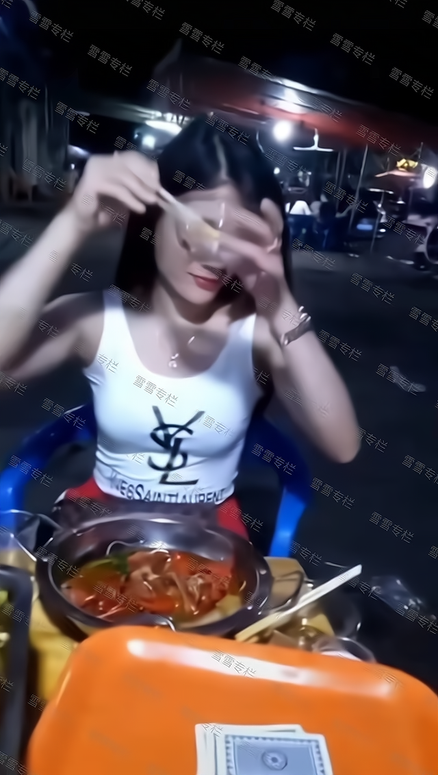 女子和3名男子喝酒,扬言谁把她灌醉就嫁给谁,在场男子鼓掌叫好