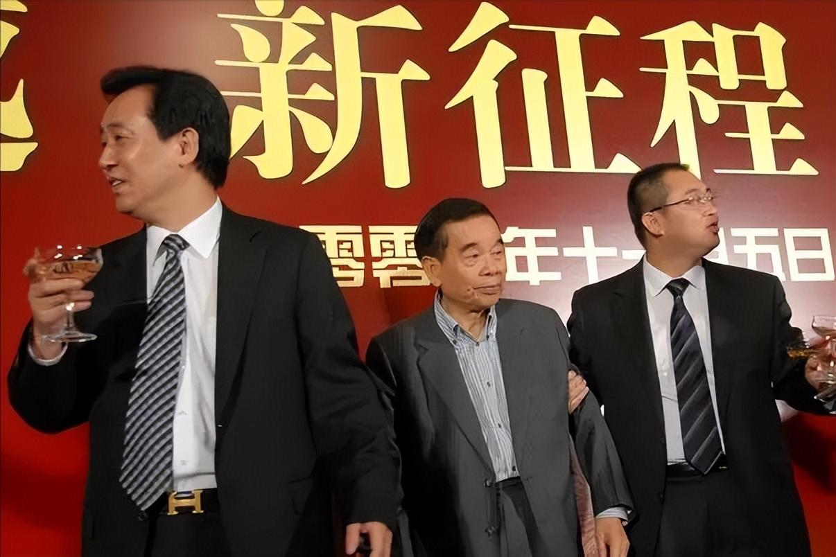 阿里巴巴|富豪沈国军坐拥39座大厦，赚走马云200亿，娶小21岁女星为妻