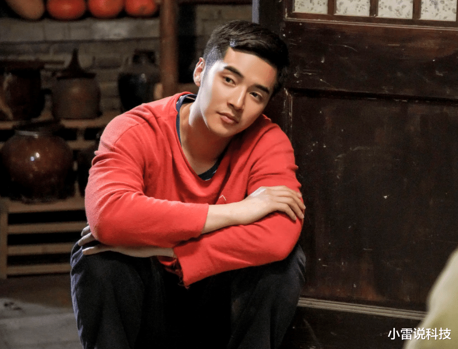 金世佳|金世佳：一句话得罪半个娱圈，却被人民日报表扬，他都经历了啥？