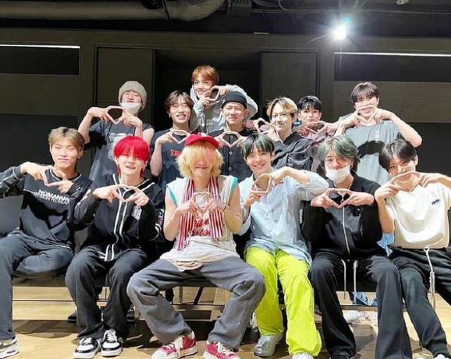 华晨宇|权志龙近照曝光!满头金发像华晨宇,网友:可别蹭华晨宇热度