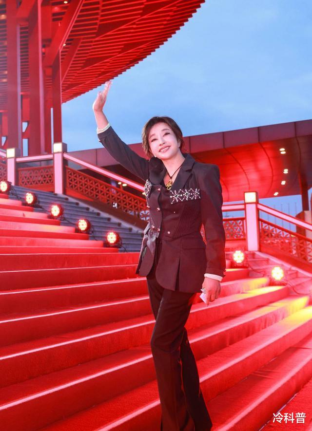 叶倩文|看了《声生不息》60岁的叶倩文 觉得活在P图里的赵雅芝好假