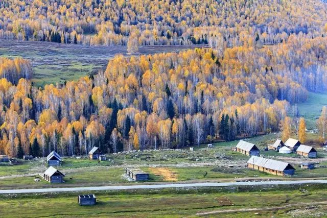 |喀纳斯的秋天刷爆朋友圈，简直令全国人民都羡慕坏了！