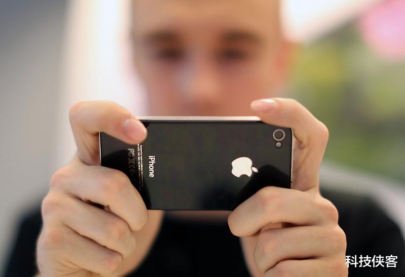 iPhone4s|从售价4988跌到49，为了买这部苹果手机，把肾割了值吗？