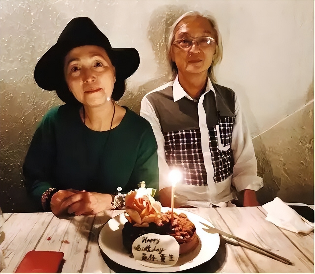 苑琼丹|苑琼丹自曝用闹钟砸老公，两人签分居协议，却因为母亲过世而和好