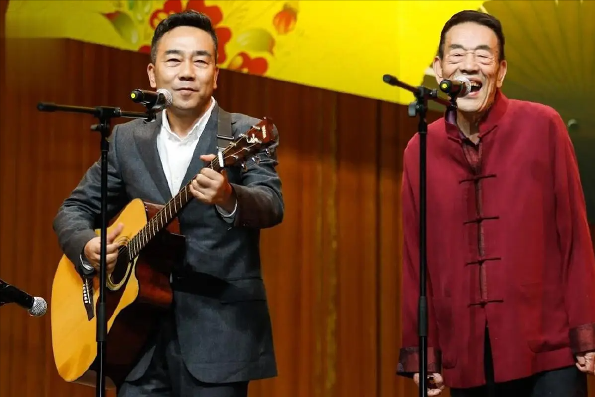 欧阳娜娜|杨议绯闻风波后首次露面，头发花白显老态，曾发视频回应晒合照