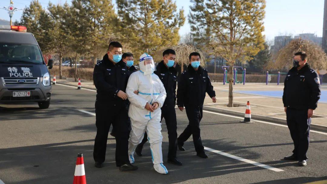 因感情纠纷持刀杀人！男子潜逃31年 在这里落网！