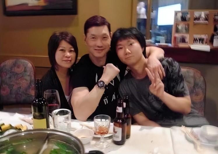 周比利|世界拳王周比利：打断李连杰胳膊，一脚踢飞吴京，武林高手？！