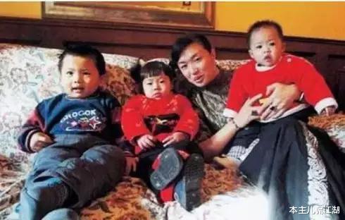 金星|金星领养的3个孤儿，没有血缘关系的5口之家，风光背后有泪水