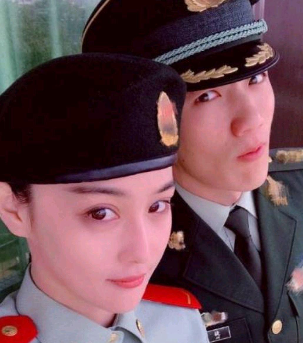 张馨予|张馨予晒游玩照，用高脚杯喝饮料有仪式感，三岁女儿疑似露面