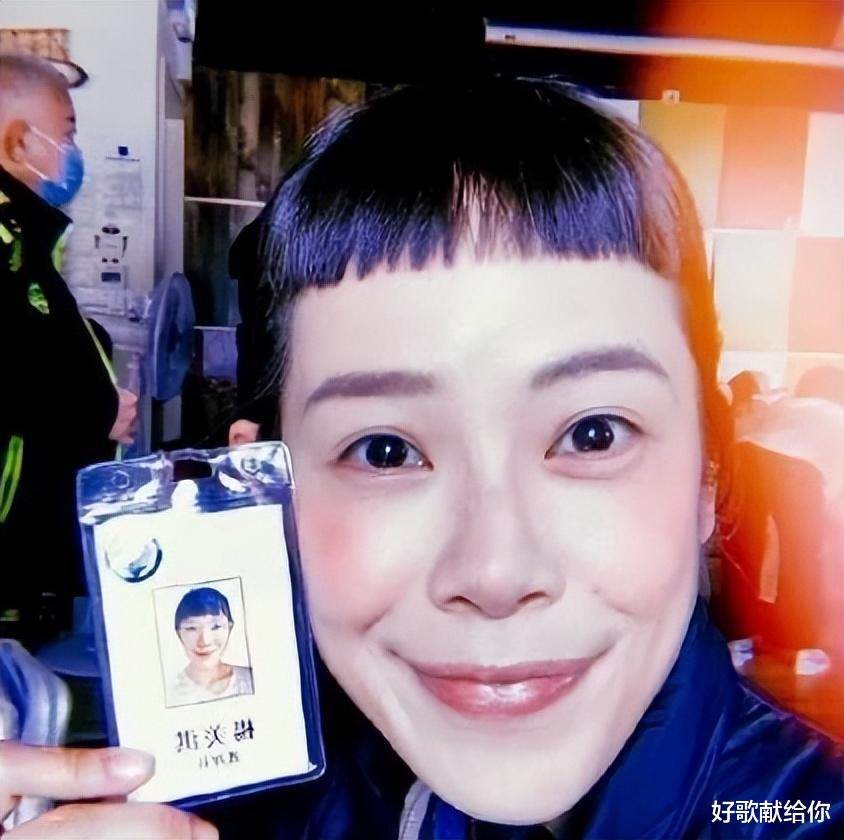 保安|香港过气明星：酷似梁朝伟，无奈当保安，撞脸谢霆锋，转行开公交