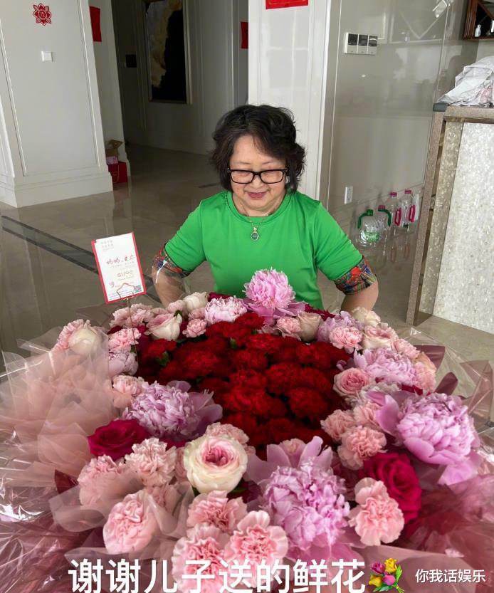 黄晓明|黄晓明发文祝福妈妈,刘耀文两句话,却带来三点启发