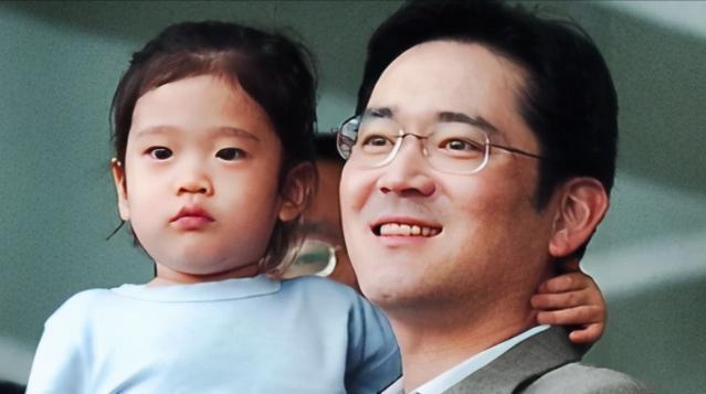 诺贝尔化学奖 三星继承人李元洙:穿万元短裙参加婚礼,引发韩国网友热议