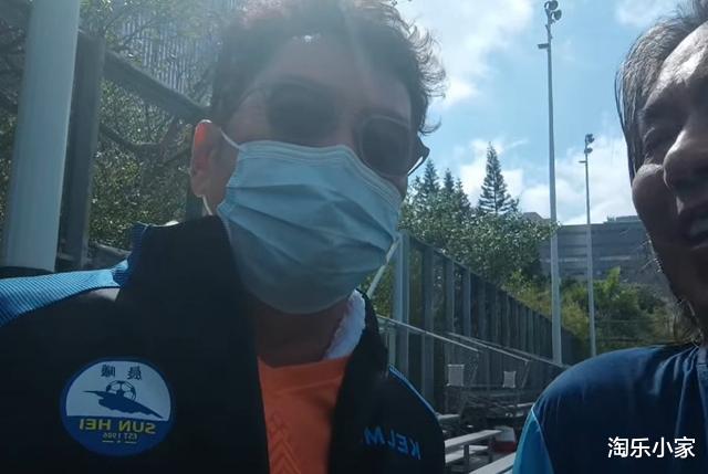 林敏聪|?林敏聪上场踢球超开心四处拉人拍片,拉着马国明叫Bosco不要乱说话