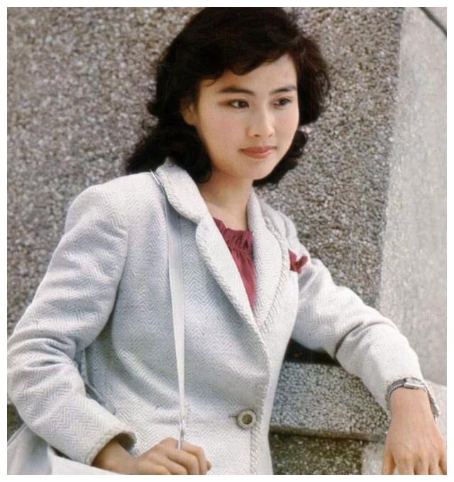 赵娜|赵娜：一嫁演员祝延平，二嫁杜淳老爸杜志国，如今与儿子相依为命