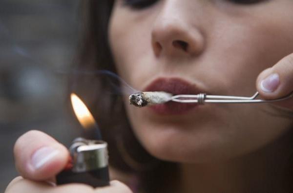 戒烟|长时间抽烟的人,若睡前出现3大“迹象”,你可能需要“戒烟”了