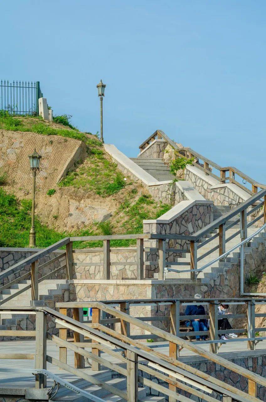 |这座宜居Top1的海滨老城,一到夏天,就美得让人欲罢不能