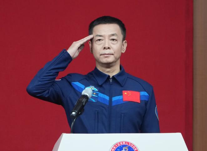 神舟15号航天员名单已确定,邓清明坚守24年,终于“圆梦太空”