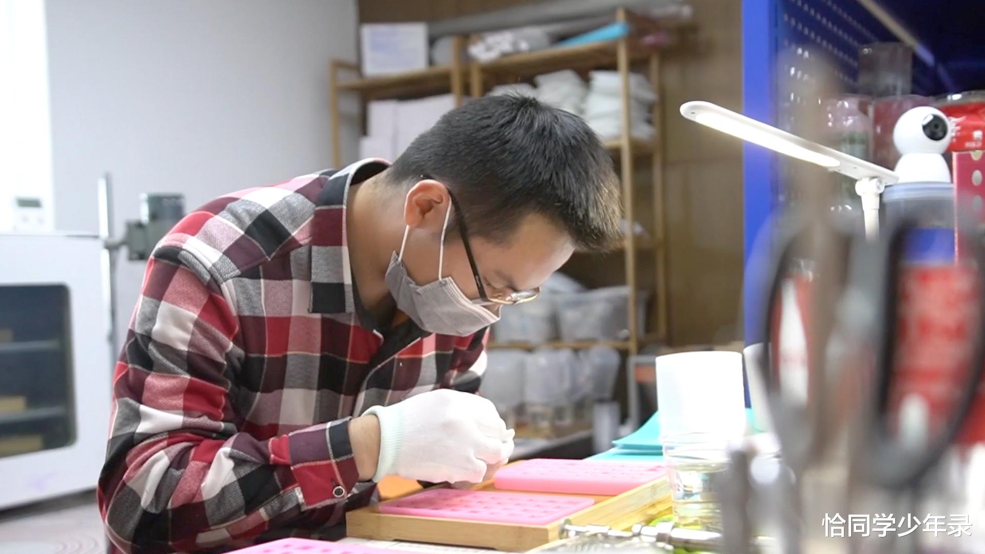 云朵|“90后制云師”盧滄龍：開網店年銷量過百萬，賣云朵也可以賺錢？