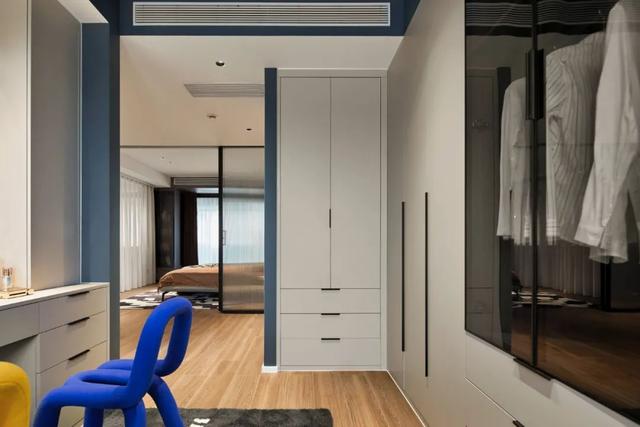 180㎡现代主义，安静舒适的设计，令人轻松惬意